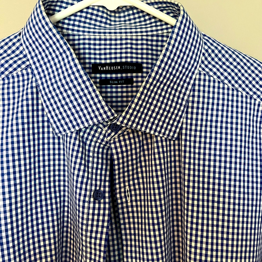 Men’s Van Heusen Slim Fit  dress shirt size 34-35 17.5 neck